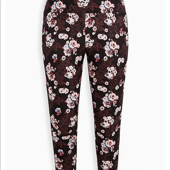 NWT Torrid sz 3x Pixie Pant-Luxe Ponte Floral Skull Black !!!! - Picture 5 of 5